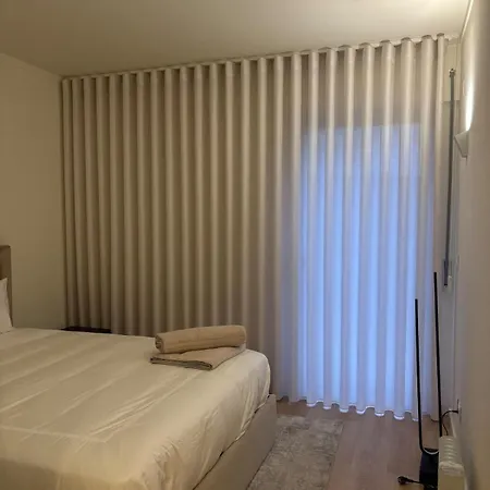 Apartamento 2br Retreat In Lumiar Near Airport W Patio