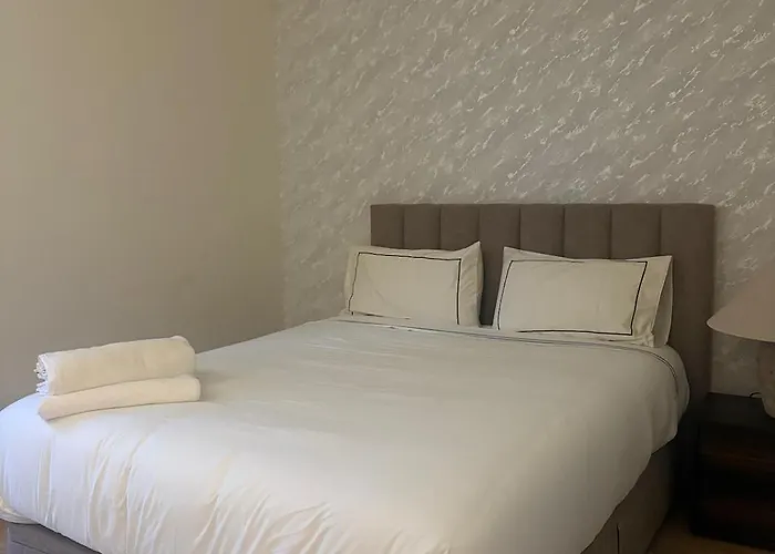 2br Retreat In Lumiar Near Airport W Patio 公寓